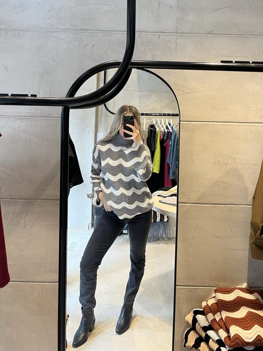 Sweater Olas Gris y Natural - Imagen 2