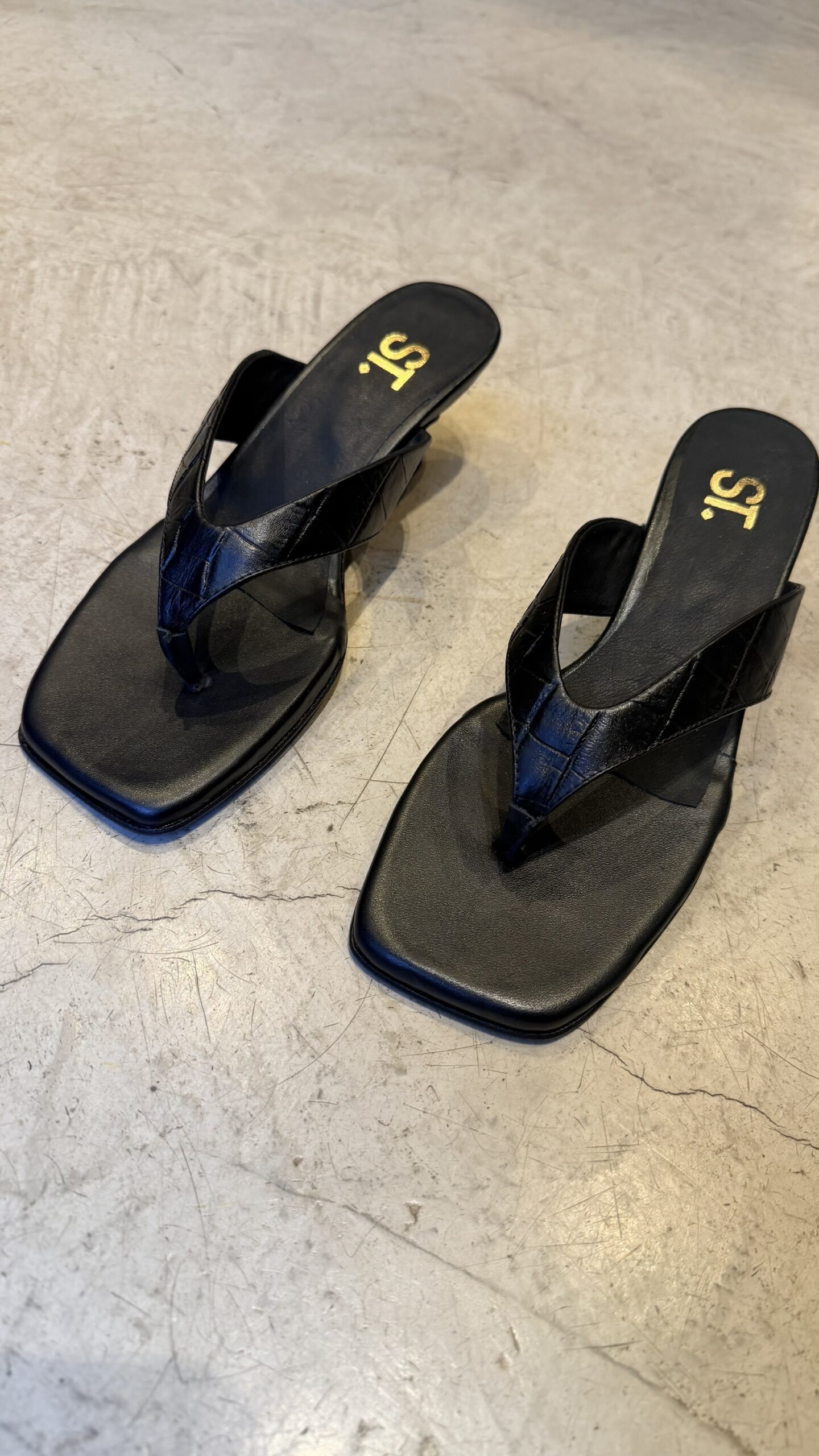 Sandalias Carola Croc